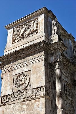 Roma. Dal Colosseo all'arco di Costantino.