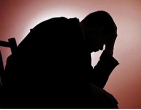 tasso suicidi in italia 513x400 TASSO DI SUICIDI IN ITALIA IN AUMENTO: DEPRESSIONE E VICENDE SOCIALI