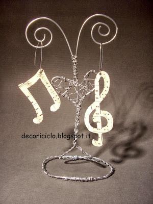 Orecchini di carta e plastica adesiva trasparente