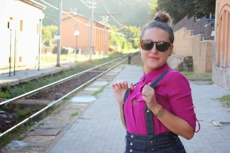 Trend salopette e camicia viola OUT-FIT