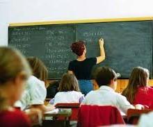 Vigevano Professore costringe alunno a strisciare per la classe