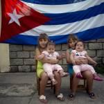 Cuba, quartiere abitato quasi interamente da coppie di gemelli01