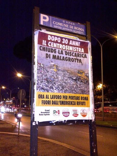 E' ufficiale, abbiamo un'amministrazione ridicola. Anche stavolta. Per celebrare la chiusura di una discarica riempiono Roma di cartacce e affissioni pirata e abusive