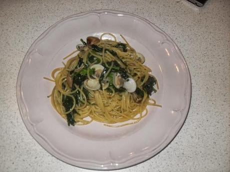 Spaghetti vongole e cime di rape