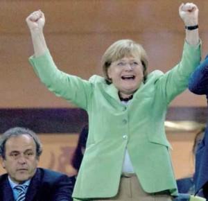 Merkel esulta 300x290 La Germania e gli italiani