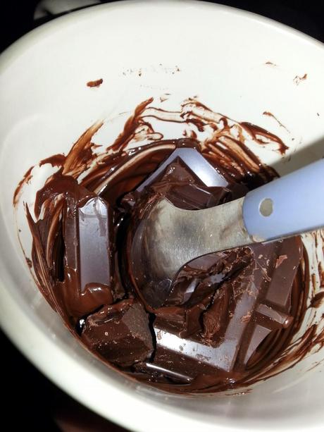 Coppette al cioccolato e macedonia