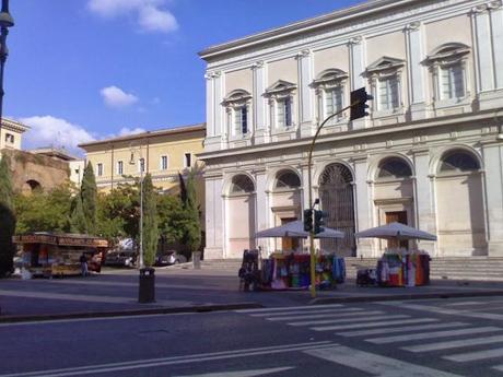 Valore Cultura e ambulanti vicino ai monumenti. Al comunicato stampa del sindacato dei venditori rispondiamo con queste immagini. Tanto basta, a voi i commenti