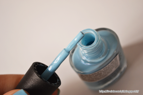 CND Shellac, CND Vinylux Azure Wish - Review and swatches