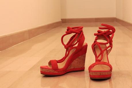 New In_ Coral wedges