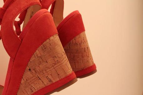 New In_ Coral wedges