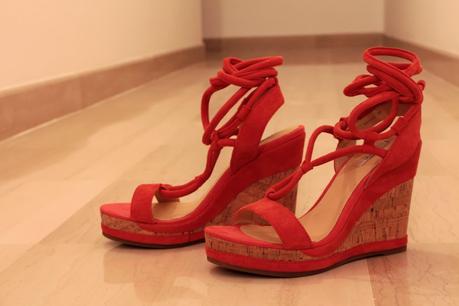 New In_ Coral wedges