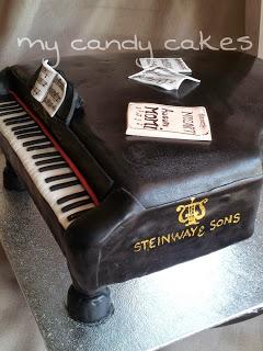 Piano cake