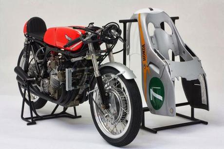 Honda RC166 M.Hailwood 1966 by Gennaro Zappa