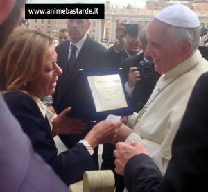 Papa Francesco diventa un attivista animalista