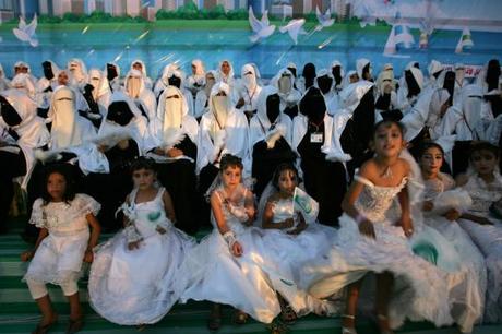 http://malawimuslims.com/wp-content/uploads/2012/06/Mass-Wedding-For-240-Couples-Organized-by-Hamas-in-Gaza_2.jpg