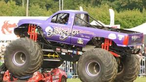 Un Monster Truck ha perso il controllo durante una manifestazione in Messico. Almeno 13 i morti.