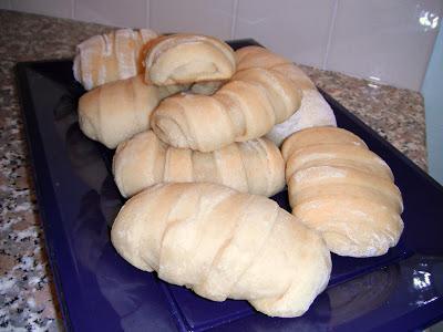 Fagottini soffici con crema al latte di mandorle