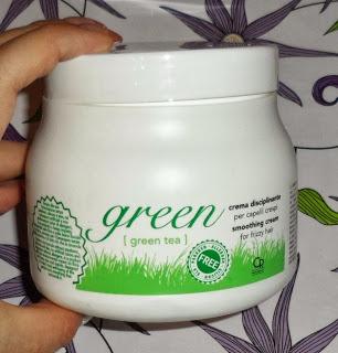 Green Maschera disciplinante per capelli crespi ed Elastico per chignon Klicinz di Capello Point.