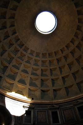 Il Pantheon di Roma. Il Tempio di tutti gli Dei.