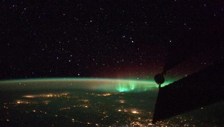 Un’emozione dallo spazio, l’aurora boreale come non l’avete mai vista