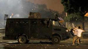 Continue proteste insegnanti a Rio. La polizia disperde manifestanti violenti.