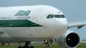 Crisi Alitalia. Le poche opzioni sul tavolo del Governo vengono soppesate mentre la compagnia ha ancora pochi giorni autonomia.