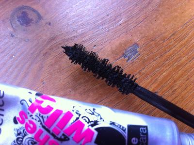 Essence: lashesh go wild mascara