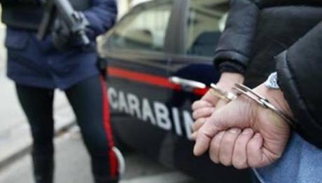 Napoli, truffe on-line: 17 persone arrestate