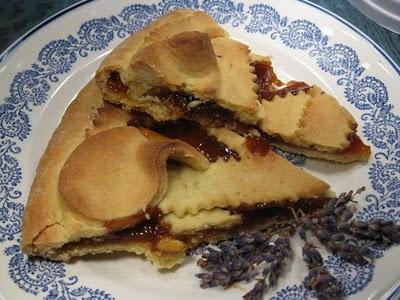 Crostata classica ma....con pasta frolla alla lavanda