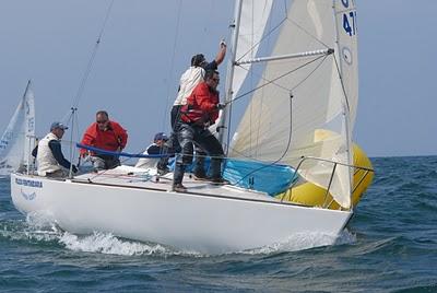 Vela - J24: Le Fiamme Azzurre vincono il 27° Trofeo Accademia Navale di Livorno