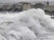 Nizza, mare riprende Prom'