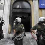 Scontri ad Atene, 3 morti al Marfin Egnatia Bank