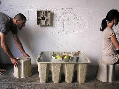 Mobili di carta o portauova giganti?