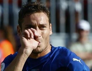 ITALIA, LIPPI PERSEGUITATO DALL’ IMMAGINE DI TOTTI - ITALY, LIPPI PERSECUTED BY TOTTI' S IMAGE