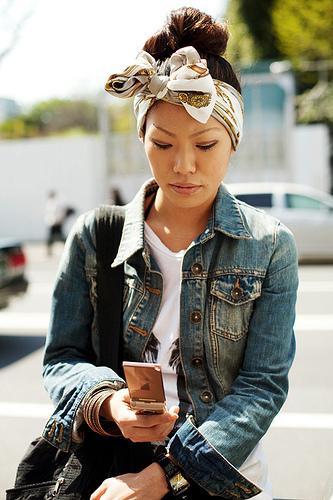 Il foulard: un accessorio multitasking