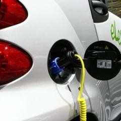 Auto elettriche, uno standard Ue per i caricabatterie entro il 2011