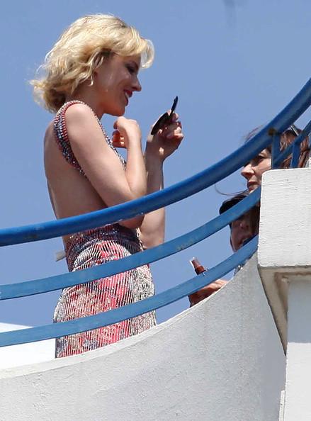 ESCLUSIVA: Eva Herzigova posa presso il Martinez Hotel durante il Film Festival di Cannes 2010