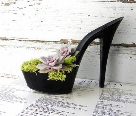Planting  Flowers in Women Shoes (12 pics)