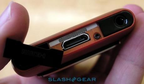 Nokia N8: tante nuove immagini “vestito di rosso”