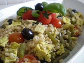 Insalata di orzo e frittata aromatica