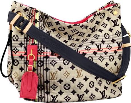 Avvistata Naomi con la  LV Monogram Cheche Bohemian