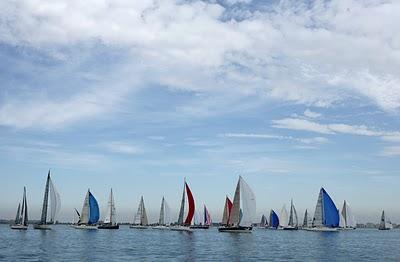 Vela - è partita LA DUECENTO - Parata di vele sul lungomare di Caorle