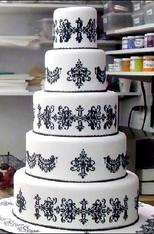 http://dlsweddingplanner.files.wordpress.com/2009/07/cakeboss2.jpg