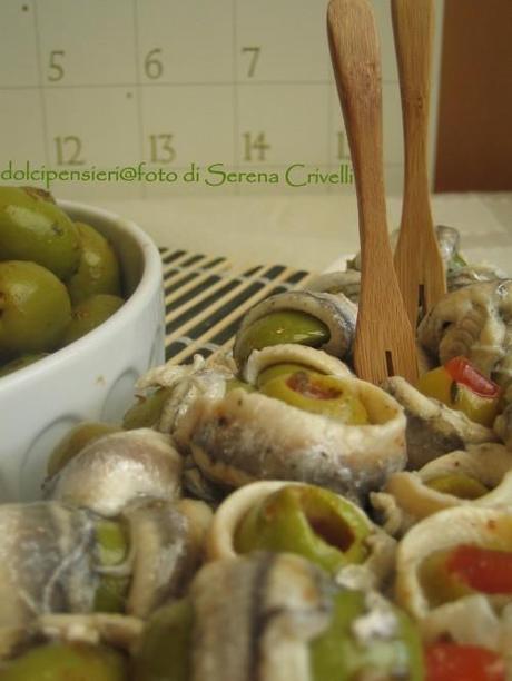 ALICI MARINATE E OLIVE PICCANTI di Dolcipensieri