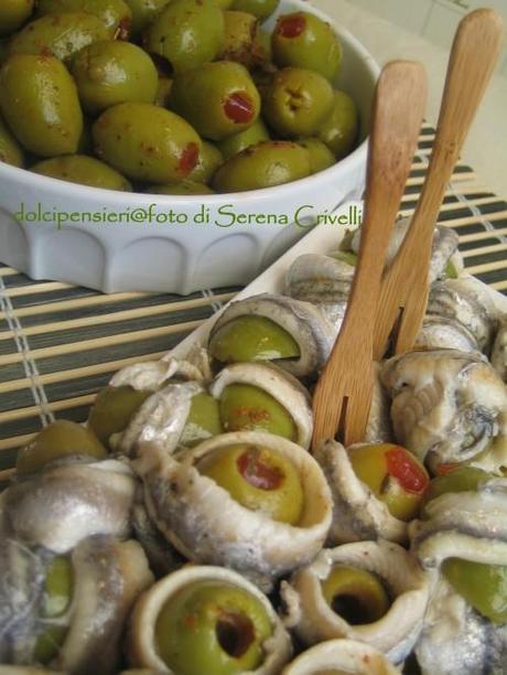 ALICI MARINATE E OLIVE PICCANTI di Dolcipensieri