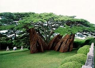 le opere di Patrick Dougherty imitano la natura