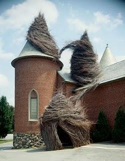 le opere di Patrick Dougherty imitano la natura