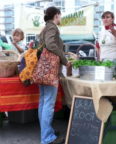 SACCHETTI BIOLOGICI??? MEGLIO LA SPORTA!