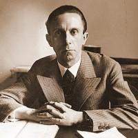 Alfonso Signorini è il nuovo Goebbels