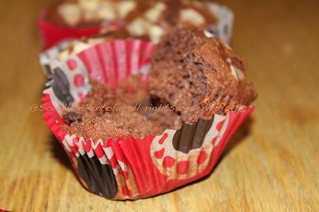 Muffin neri con mandorle a lamelle